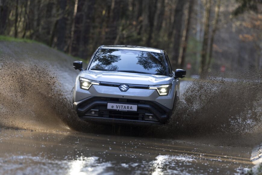 Erstes Suzuki Elektrofahrzeug e VITARA startet zu Preisen ab 29.990 Euro