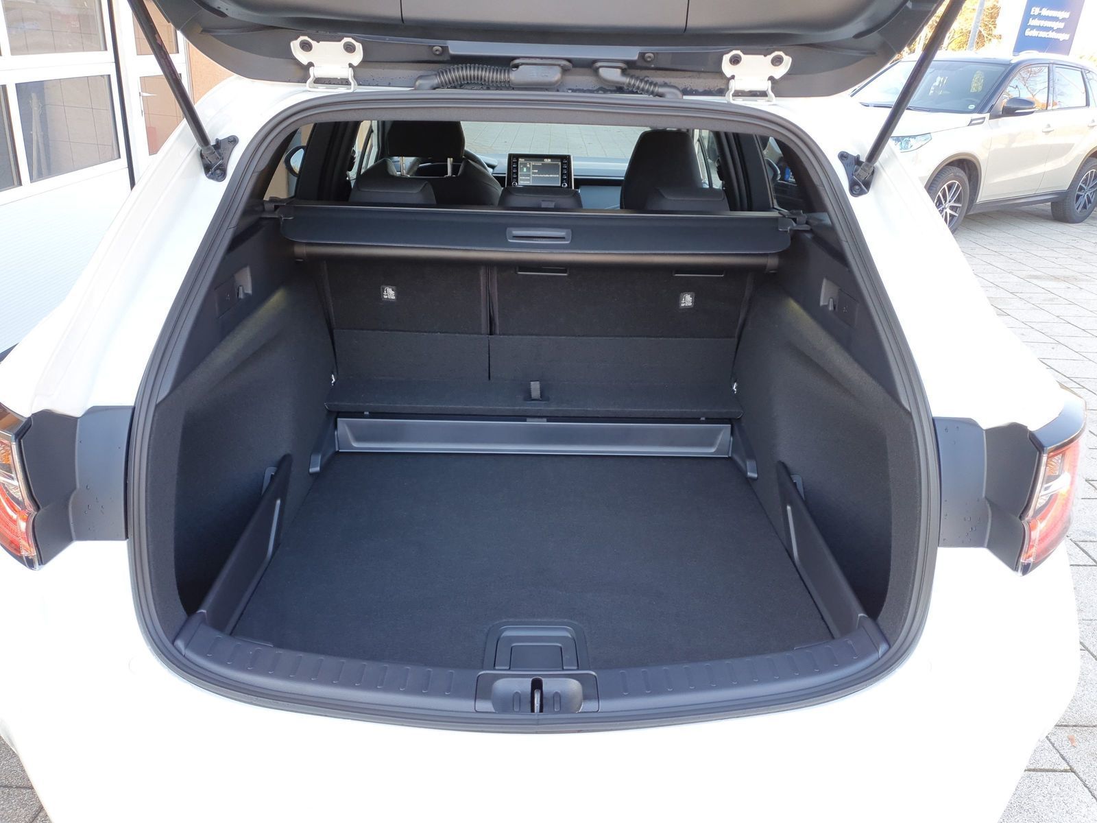 Fahrzeugabbildung Suzuki Swace Automatik Hybrid Comfort+ SOFORT