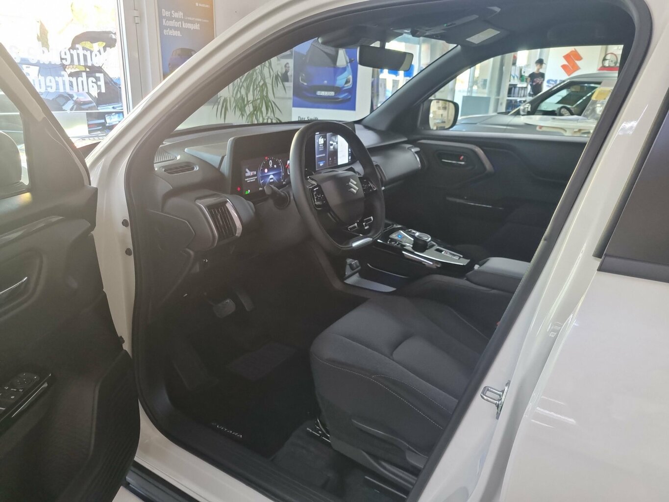 Fahrzeugabbildung Suzuki e VITARA 106 kW eAxle Club (49 kWh)...