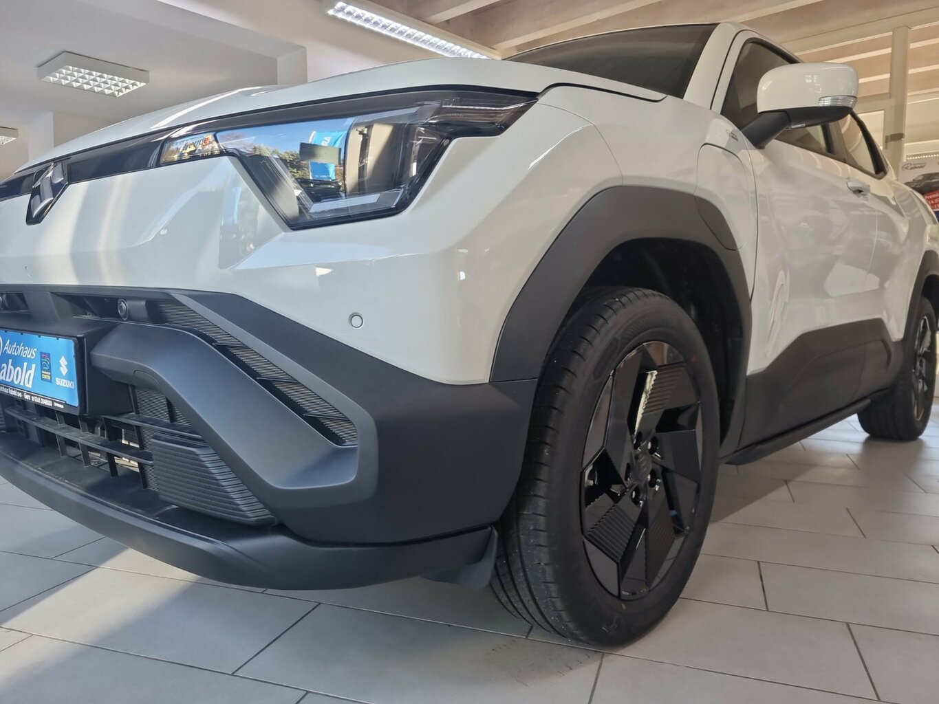 Fahrzeugabbildung Suzuki e VITARA 106 kW eAxle Club (49 kWh)...