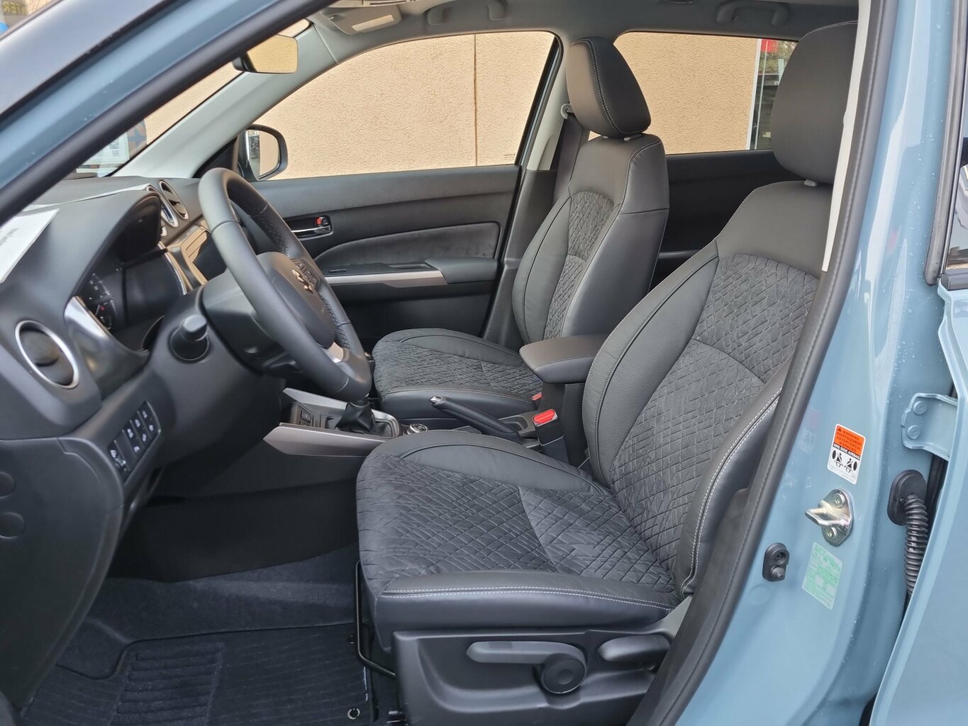 Fahrzeugabbildung Suzuki Vitara 1.4 Comfort+ 4x4 Hybrid