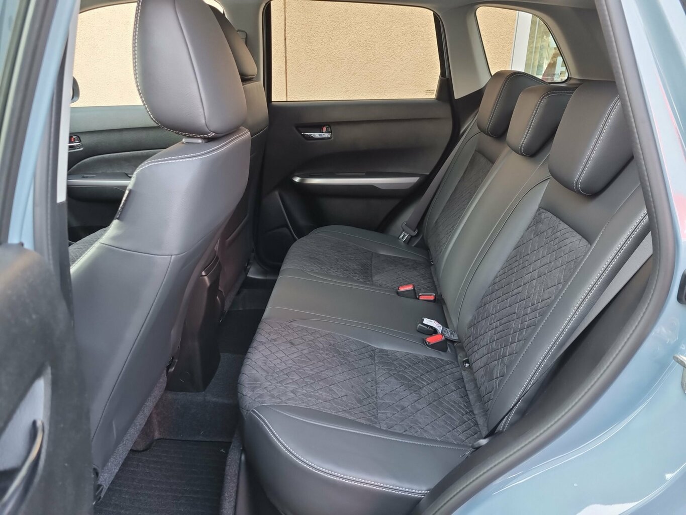Fahrzeugabbildung Suzuki Vitara 1.4 Comfort+ 4x4 Hybrid