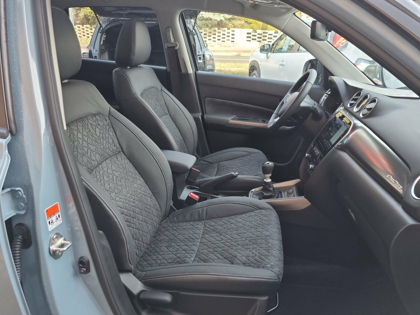 Fahrzeugabbildung Suzuki Vitara 1.4 Comfort+ 4x4 Hybrid