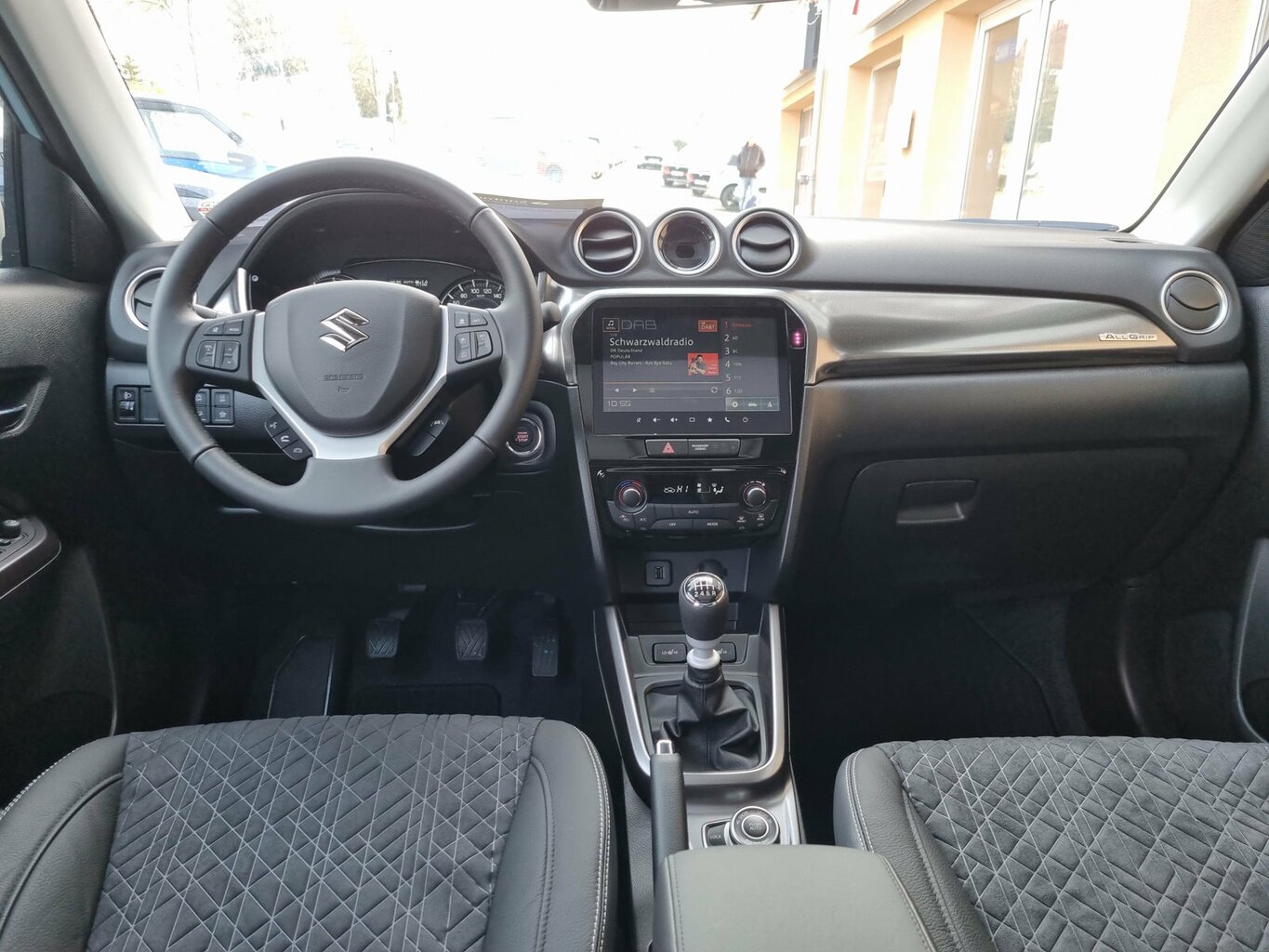 Fahrzeugabbildung Suzuki Vitara 1.4 Comfort+ 4x4 Hybrid