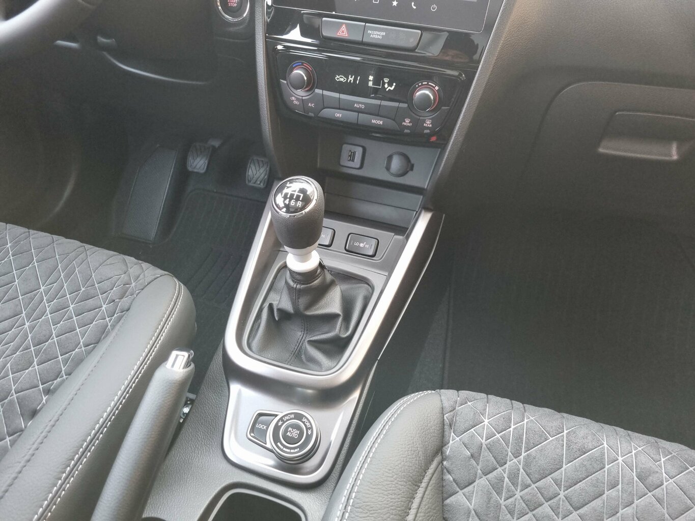Fahrzeugabbildung Suzuki Vitara 1.4 Comfort+ 4x4 Hybrid