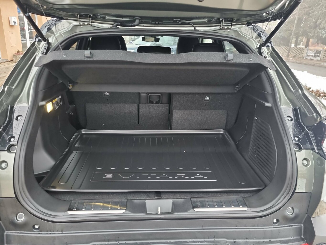 Fahrzeugabbildung Suzuki e VITARA 135 kW eAxle Allgrip-e Comfort+...