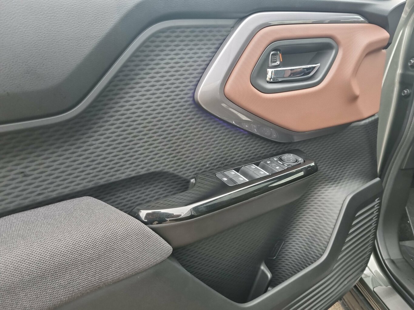 Fahrzeugabbildung Suzuki e VITARA 135 kW eAxle Allgrip-e Comfort+...