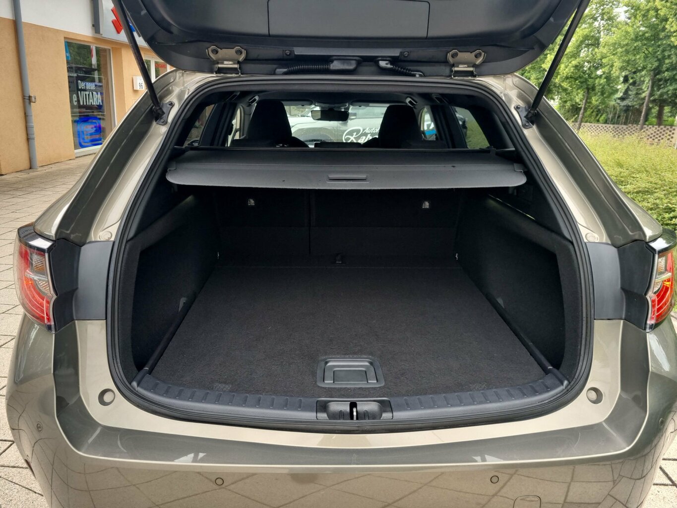 Fahrzeugabbildung Suzuki Swace Automatik *Garantie bis 11/2029*...