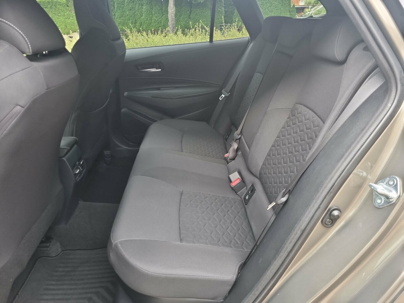 Fahrzeugabbildung Suzuki Swace Automatik *Garantie bis 11/2029*...