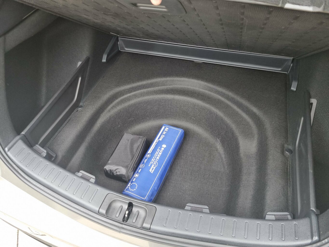 Fahrzeugabbildung Suzuki Swace Automatik *Garantie bis 11/2029*...