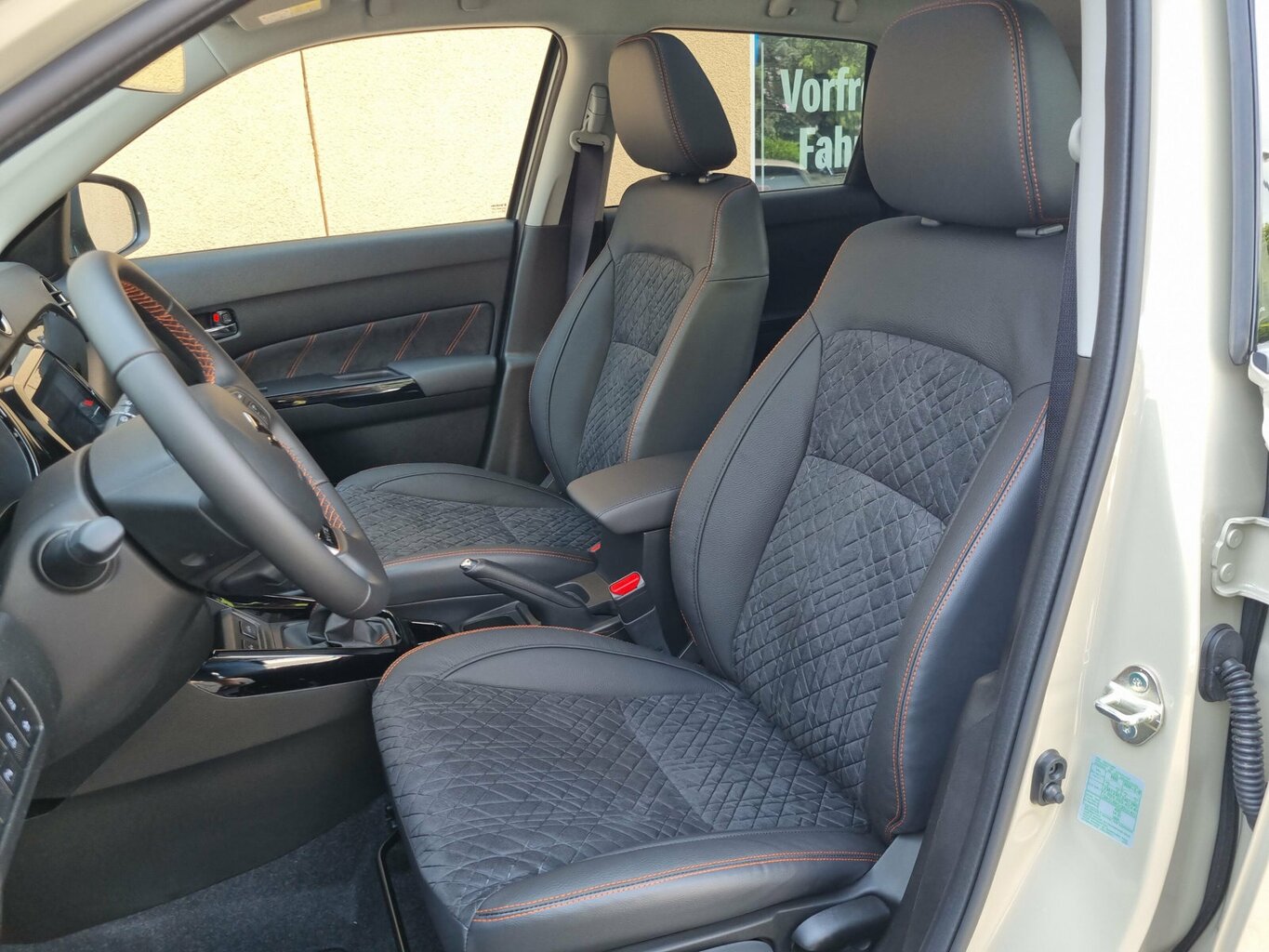 Fahrzeugabbildung Suzuki Vitara 1.4 Comfort+ X-ITE | 8 Jahre Garantie...