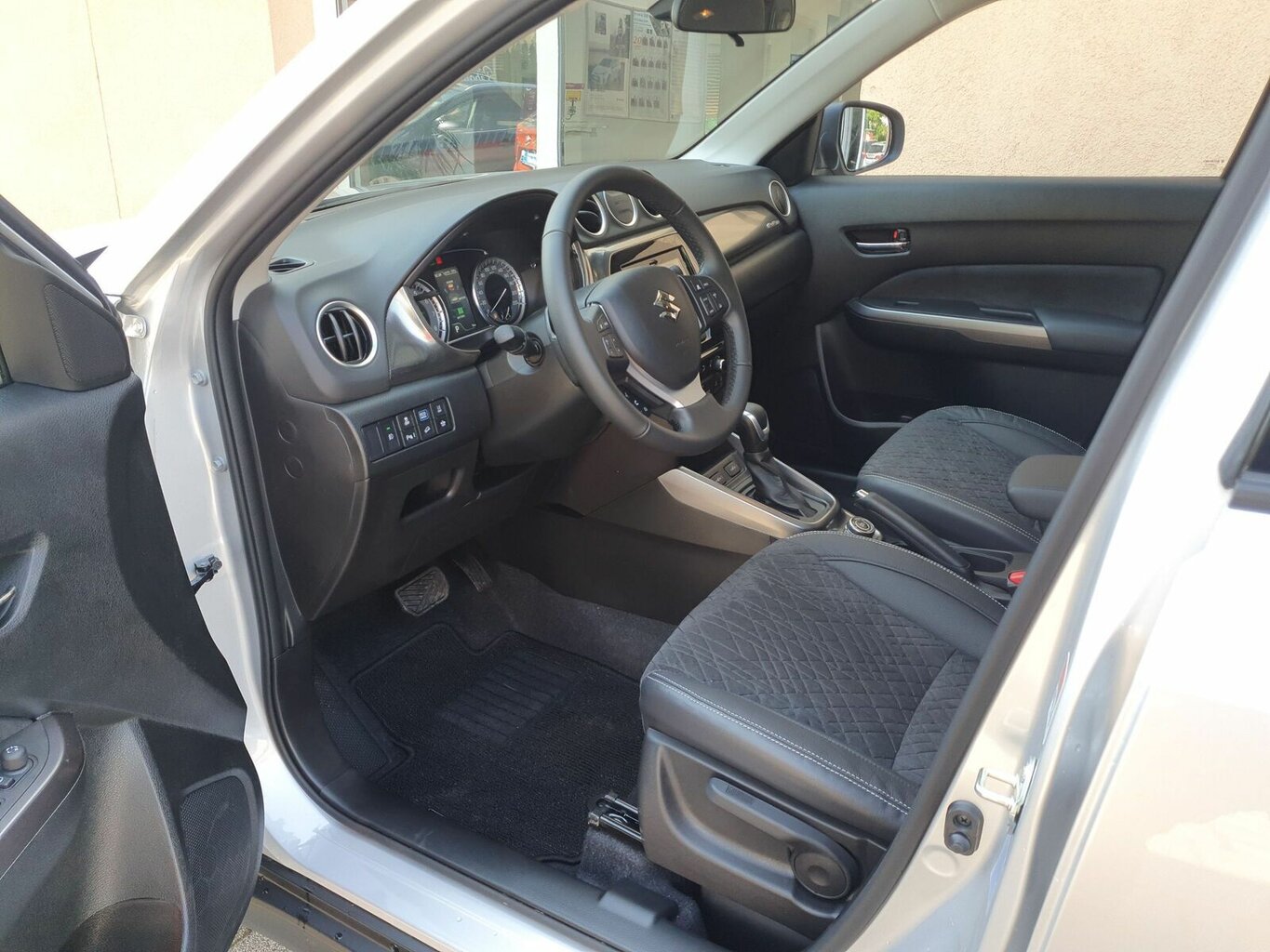 Fahrzeugabbildung Suzuki Vitara Comfort+ *Automatik* 4X4 *1. Hand*...