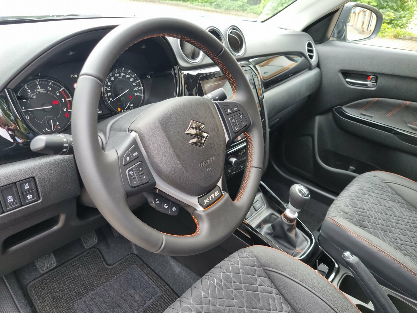 Fahrzeugabbildung Suzuki Vitara 1.4 Comfort+ X-ITE | 8 Jahre Garantie...