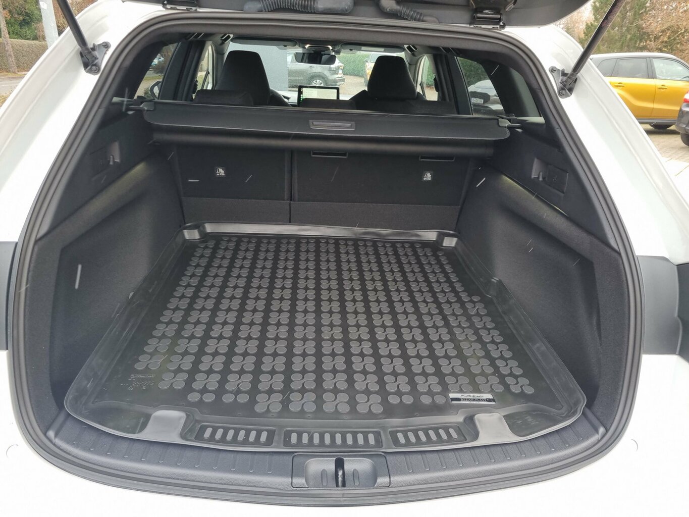 Fahrzeugabbildung Suzuki Swace Automatik Voll-Hybrid Comfort+ *LED*...