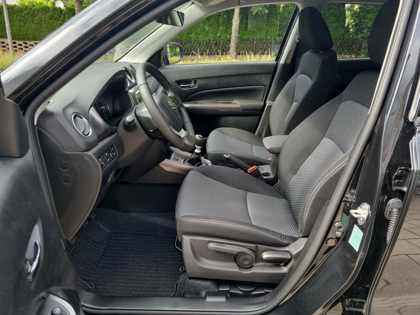 Fahrzeugabbildung Suzuki Vitara 1.4 Comfort Hybrid *LED* *Navi*