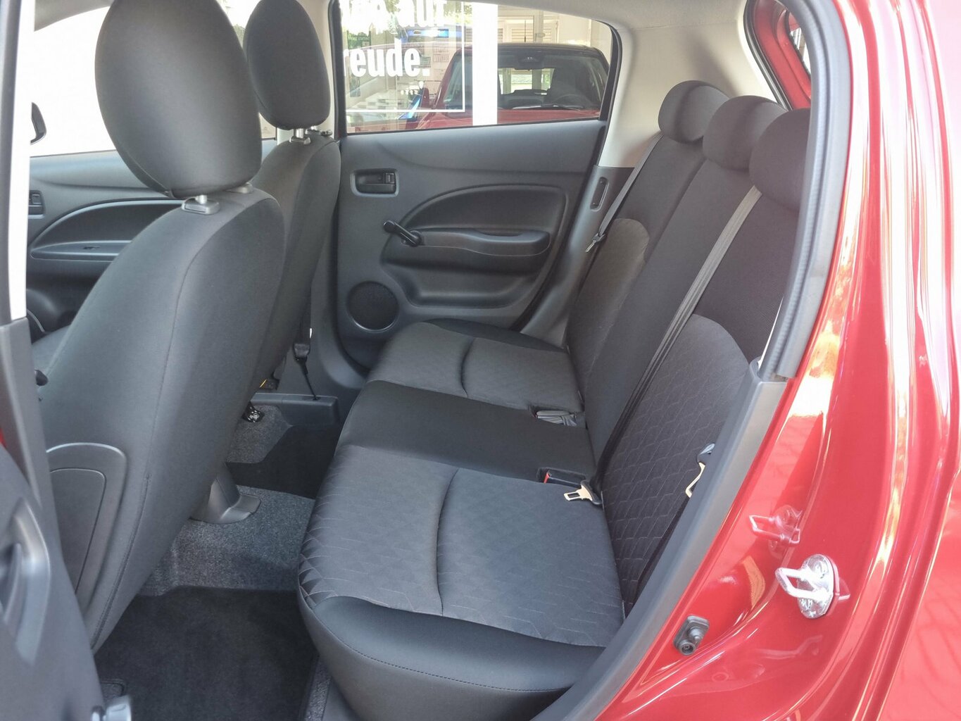 Fahrzeugabbildung Mitsubishi Space Star Select *Scheckheft* wenig km...