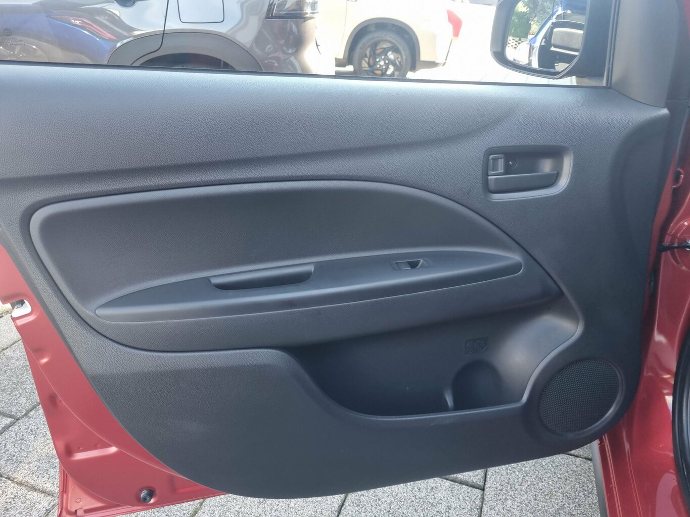 Fahrzeugabbildung Mitsubishi Space Star Select *Scheckheft* wenig km...