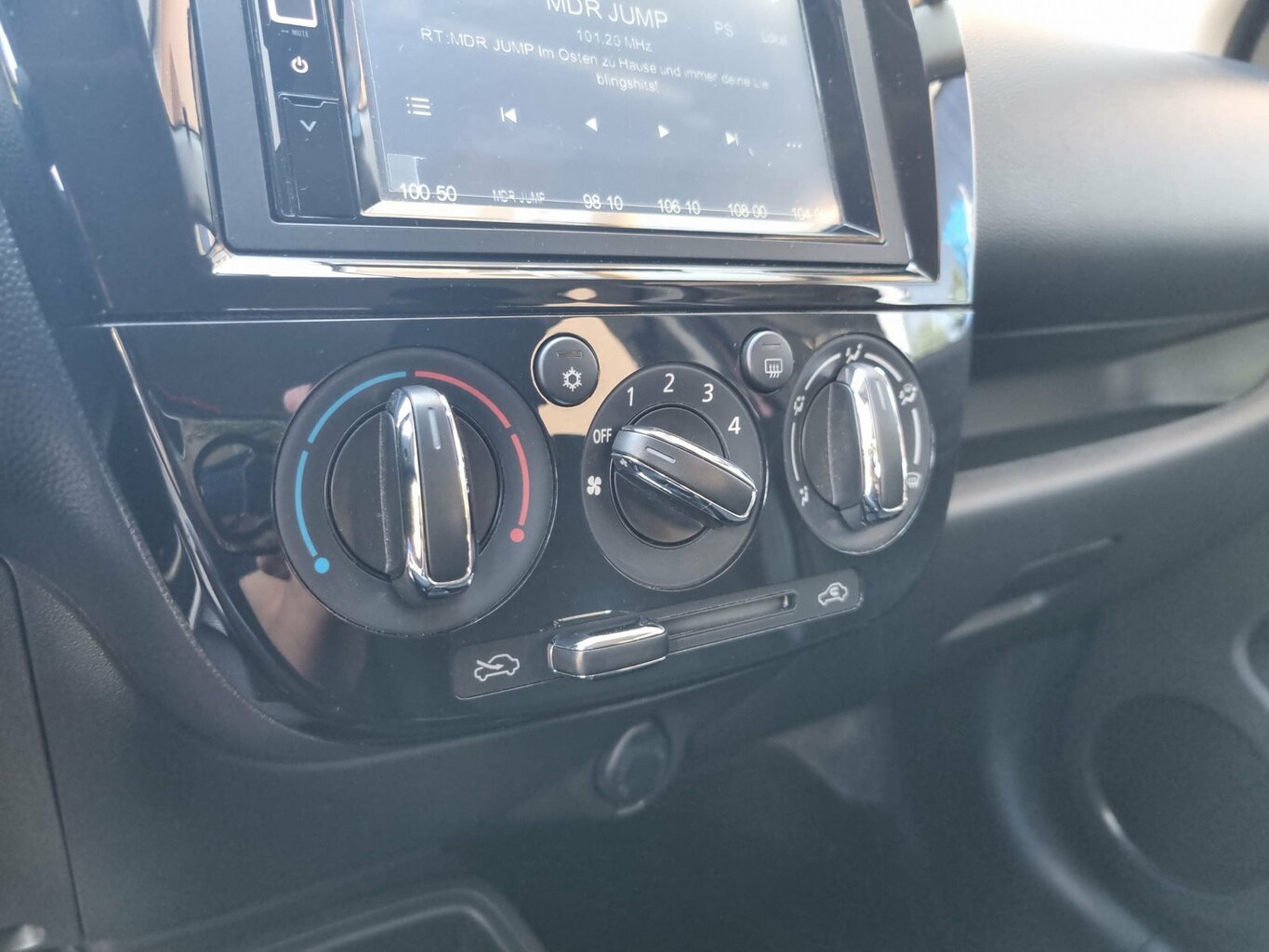 Fahrzeugabbildung Mitsubishi Space Star Select *Scheckheft* wenig km...