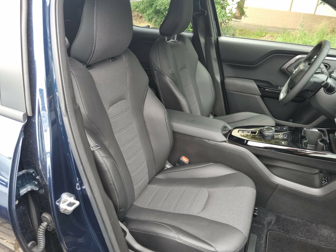Fahrzeugabbildung Suzuki e VITARA 128 kW eAxle Comfort+ 8 Jahre Garantie...