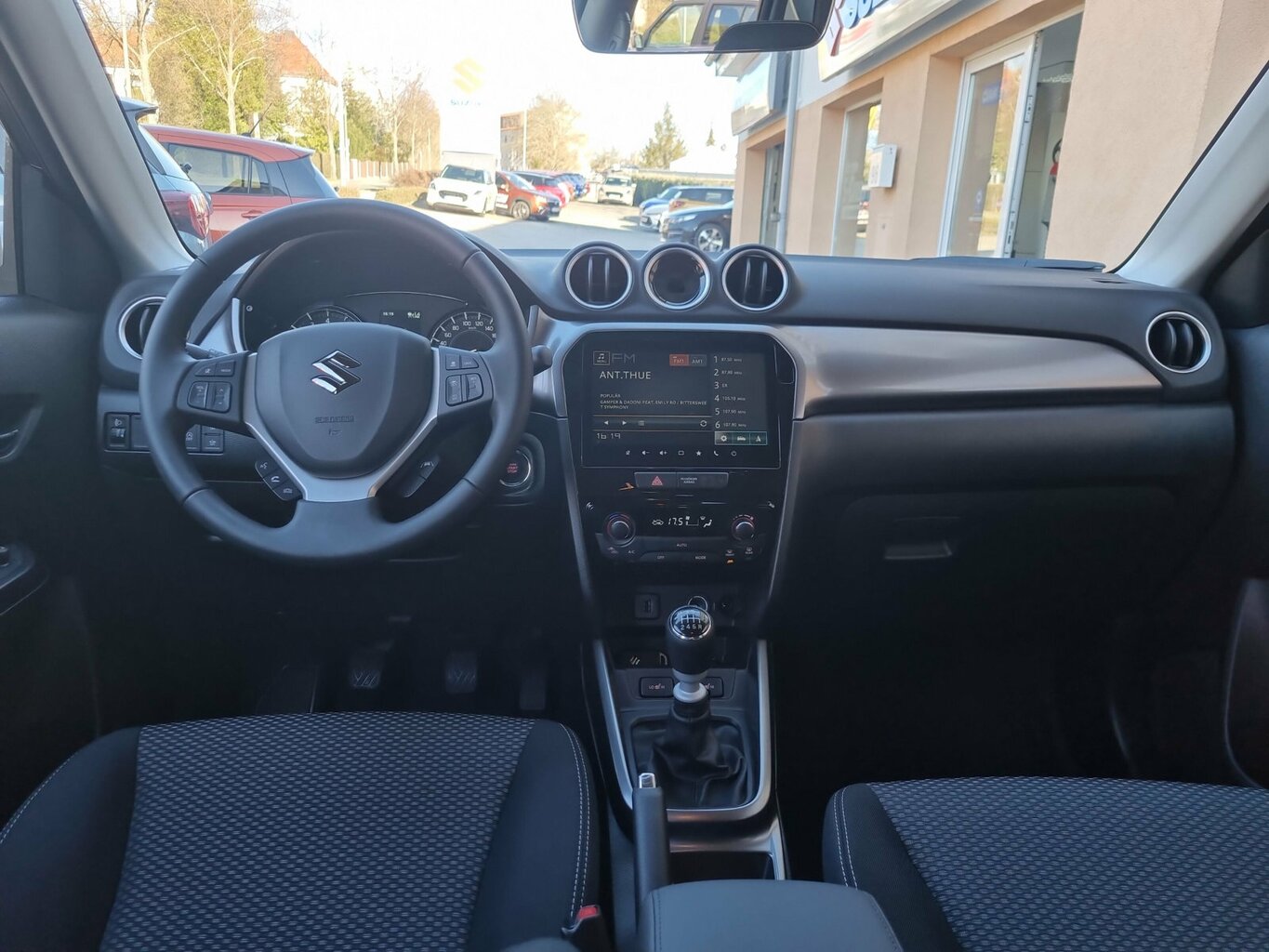 Fahrzeugabbildung Suzuki Vitara 1.4 Comfort Hybrid *LED* *Navi*