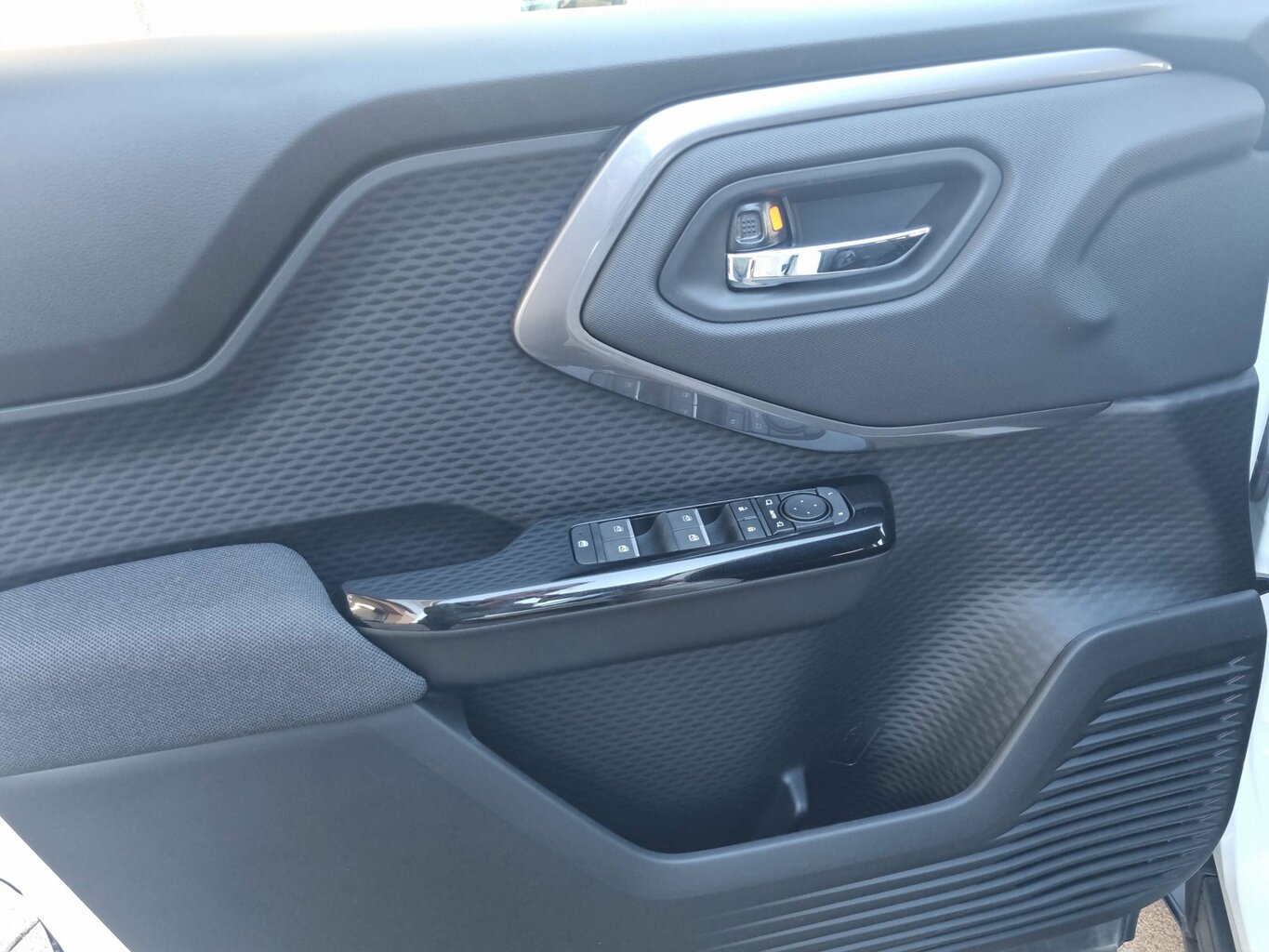 Fahrzeugabbildung Suzuki e VITARA 128 kW eAxle Comfort...